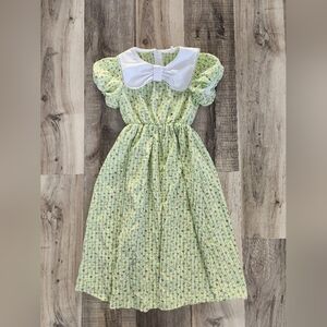 Floral Green Dress with White Collar